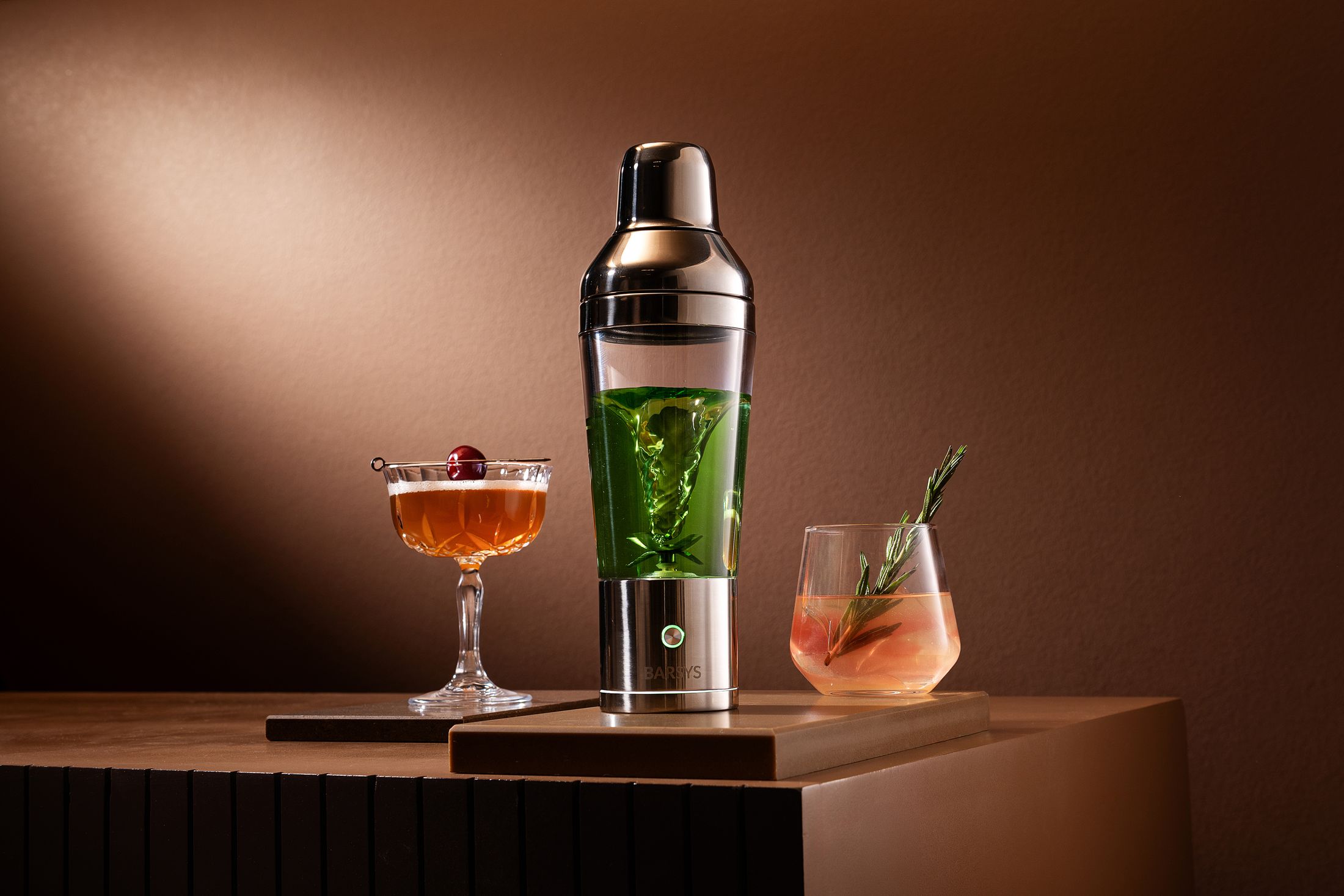 Shaker Pro with two finished cocktails